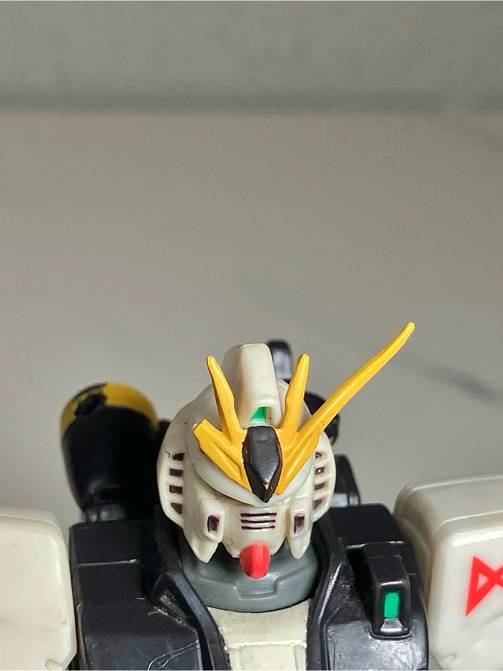Gundam Universe RX-93 V Nu Gundam Action Figure 6